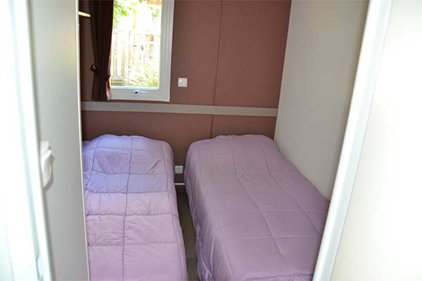 chambre deux lits mobile home Bahamas