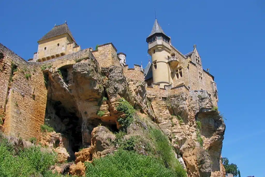 Château de Montfort à 1,2 km du camping près de Proissans
